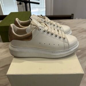 Alexander Mcqueens “Rose Gold”